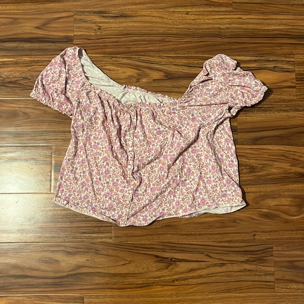 American Eagle light pink puff sleeve shirt